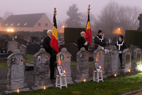 Lichtjes op oorlogsgraven 2024